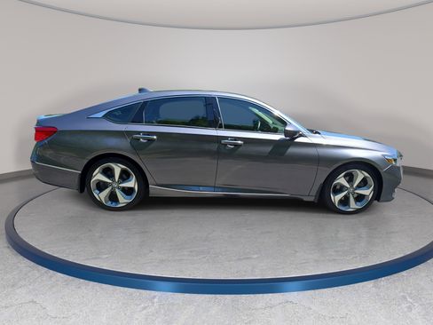 Used 2018 Honda Accord Touring image 4