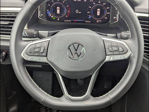 Used 2023 Volkswagen Atlas Cross Sport SE image 29