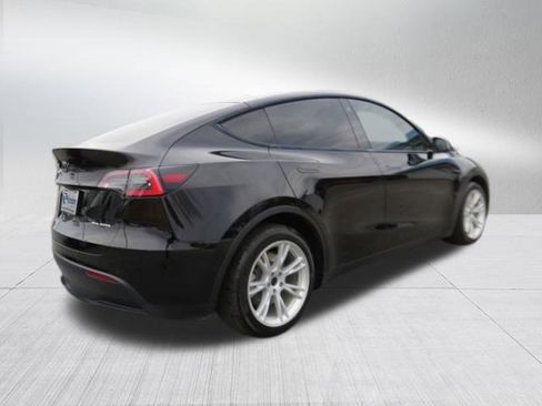 Used 2021 Tesla Model Y Long Range image 7