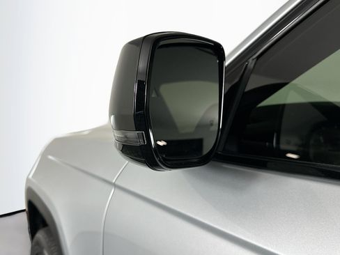 Used 2022 Jeep Grand Cherokee L Altitude image 16