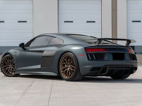 Used 2017 Audi R8 V10 plus w/ 20" Wheel Package AWD/4WD image 2