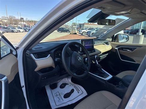 Used 2024 Toyota RAV4 XLE w/ Convenience Package image 13