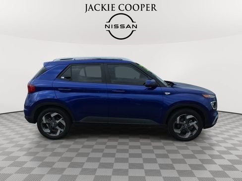 Used 2022 Hyundai Venue Limited w/ Cargo Package FWD image 4