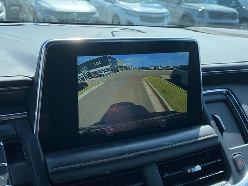 Used 2022 GMC Yukon XL AT4 AWD/4WD image 16