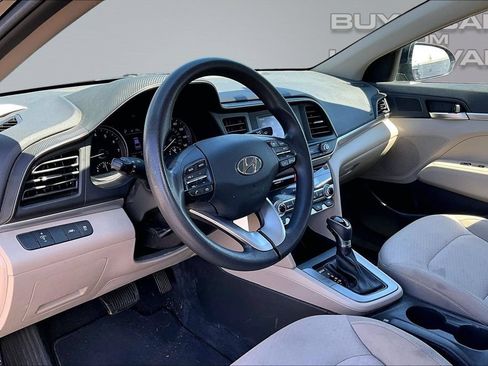 Used 2020 Hyundai Elantra SE FWD image 14