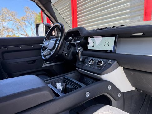 Used 2022 Land Rover Defender 110 X-Dynamic SE AWD/4WD image 20