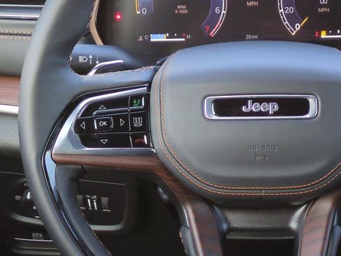New 2025 Jeep Grand Cherokee L Summit w/ MOPAR Finishing Package AWD/4WD image 23