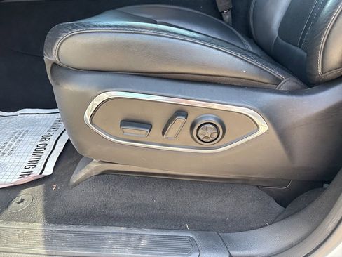 Used 2023 Jeep Wagoneer Series III w/ Preferred Equipment Group AWD/4WD image 61