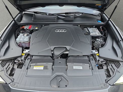 Used 2023 Audi Q8 Premium Plus w/ Premium Plus Package AWD/4WD image 35