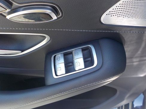 Used 2017 Mercedes-Benz S 550 4MATIC Sedan image 28