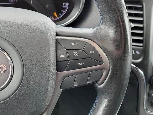 Used 2019 Jeep Grand Cherokee Laredo AWD/4WD image 18
