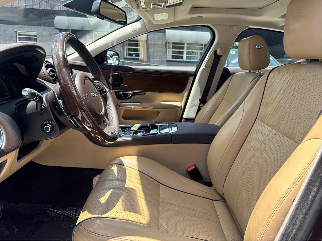 Used 2016 Jaguar XJ Supercharged RWD image 9