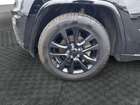 Used 2017 Jeep Grand Cherokee Altitude image 14