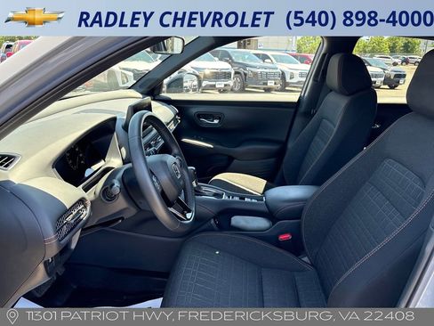 Used 2025 Honda HR-V Sport image 3