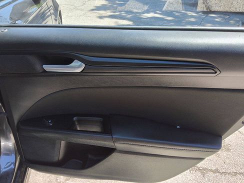 Used 2018 Ford Fusion SE w/ Equipment Group 201A FWD image 26