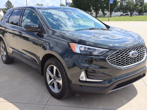 Used 2024 Ford Edge SEL w/ Convenience Package AWD/4WD image 3