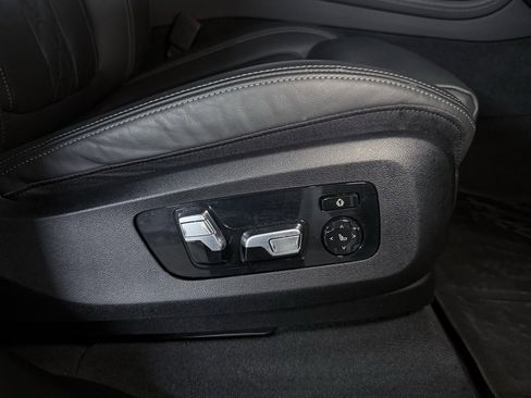 Used 2022 BMW X7 M50i image 34
