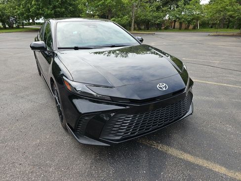 Used 2025 Toyota Camry SE FWD image 8