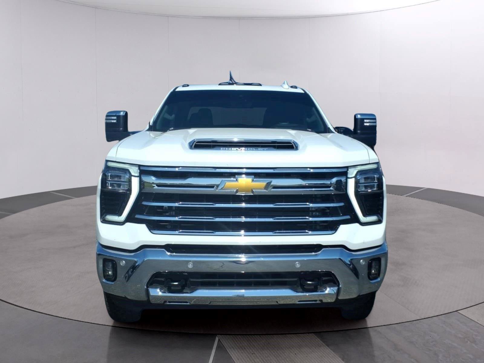 Used 2026 Chevrolet Silverado 2500 LTZ w/ LTZ Convenience Package AWD/4WD image 8