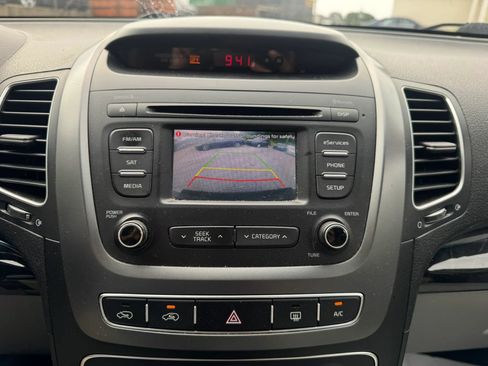 Used 2014 Kia Sorento LX FWD image 16
