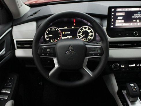 New 2026 Mitsubishi Outlander SE image 21