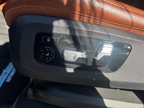 Used 2023 BMW X7 M60i w/ Executive Package image 20