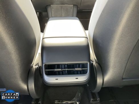 Used 2021 Tesla Model Y Long Range image 33