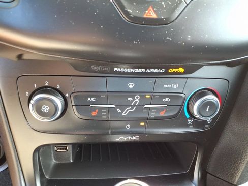 Used 2015 Ford Focus SE w/ SE Ecoboost Package FWD image 20