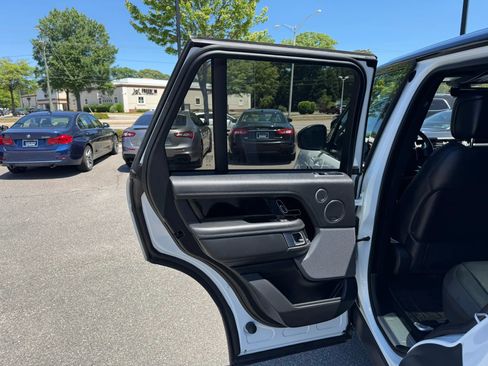 Used 2019 Land Rover Range Rover HSE AWD/4WD image 13
