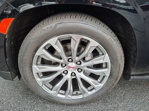 Used 2022 GMC Yukon Denali w/ Denali Premium Package AWD/4WD image 16