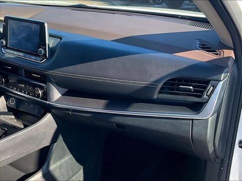 Certified 2023 Nissan Rogue SV image 13