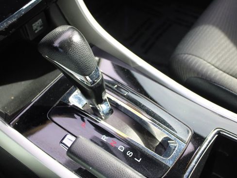 Used 2017 Honda Accord LX image 36