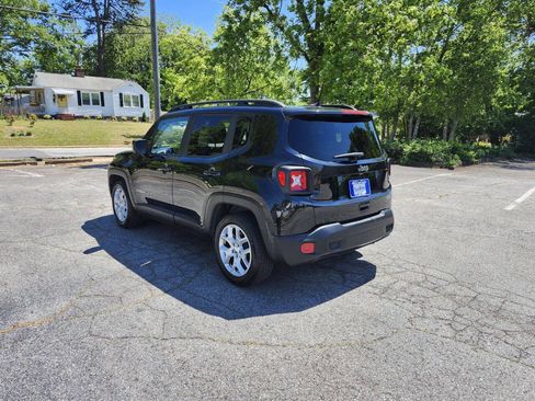 Used 2018 Jeep Renegade Latitude FWD image 19