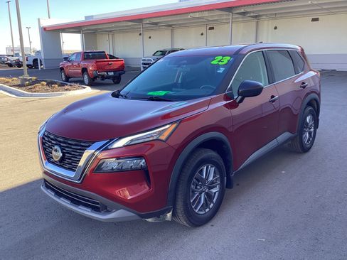 Used 2023 Nissan Rogue S image 8