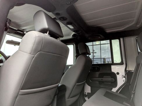 Used 2010 Jeep Wrangler Unlimited Sahara w/ Trailer Tow Group image 35