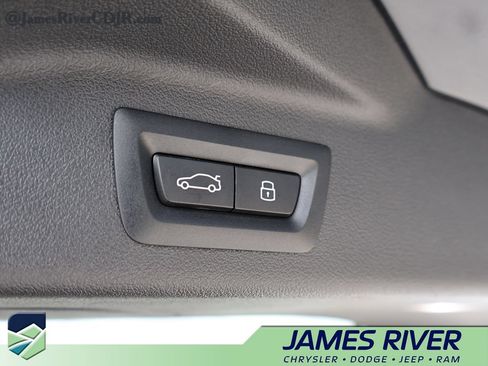 Used 2025 BMW X7 xDrive40i AWD/4WD image 17