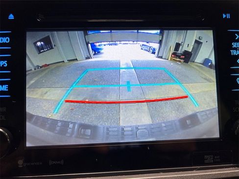 Used 2017 Toyota Tacoma TRD Sport image 30