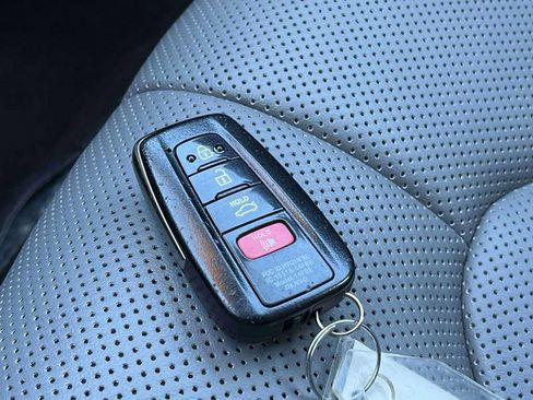 Used 2019 Toyota Avalon XSE w/ All Weather Liner Package FWD image 35