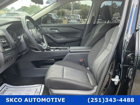 Used 2024 Nissan Rogue SV FWD image 11