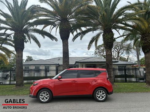 Used 2023 Kia Soul LX w/ Option Group 015 FWD image 7
