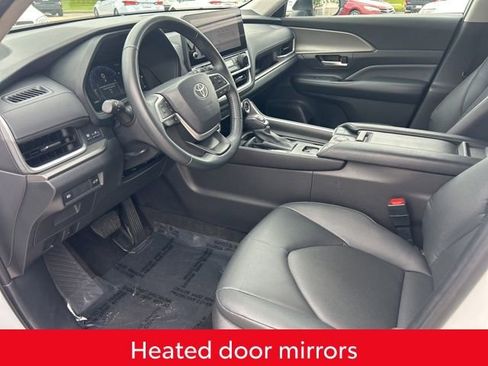 Used 2025 Toyota Grand Highlander AWD image 16