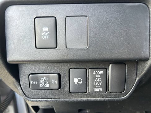 Used 2020 Toyota Tacoma TRD Off-Road w/ Technology Package AWD/4WD image 19