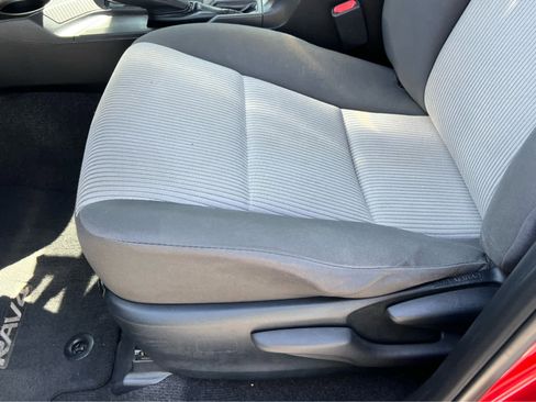 Used 2015 Toyota RAV4 LE FWD image 29