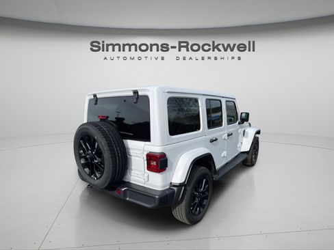 Used 2025 Jeep Wrangler Unlimited Sahara AWD/4WD image 5