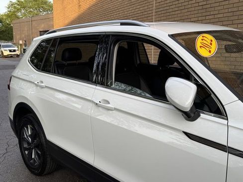 Used 2022 Volkswagen Tiguan SE AWD/4WD image 8