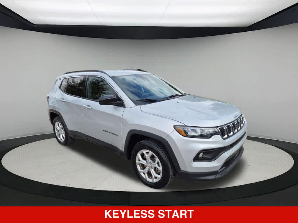 Used 2024 Jeep Compass Latitude AWD/4WD image 9