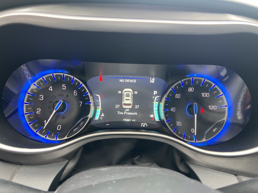 Used 2026 Chrysler Pacifica Select FWD image 3