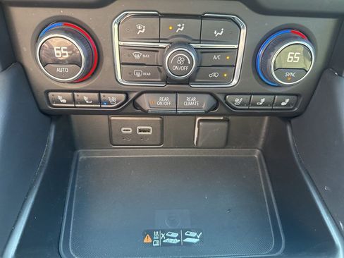 Used 2024 Chevrolet Tahoe High Country image 35