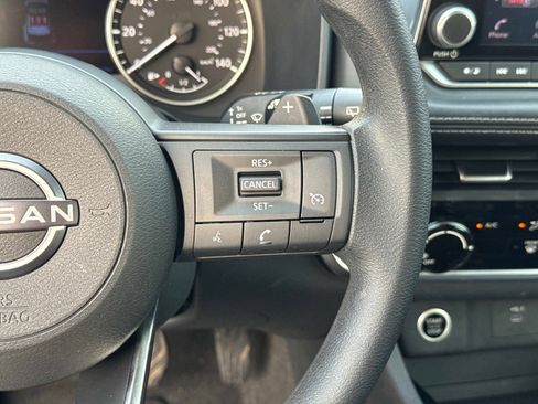 Used 2023 Nissan Rogue S image 29