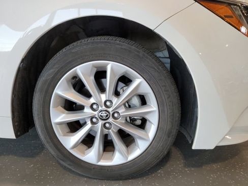 Used 2022 Toyota Corolla LE FWD image 15
